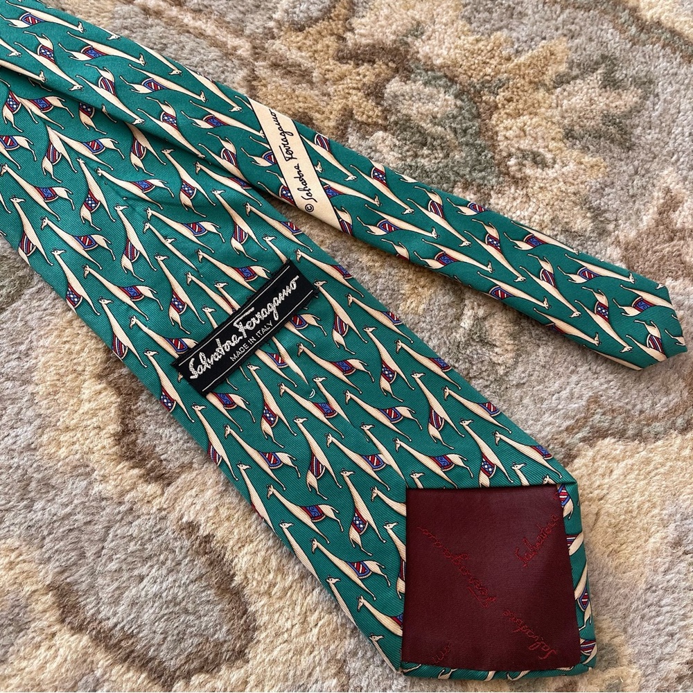 Salvatore Ferragamo 100% Green silk tie with a giraffe print pattern
